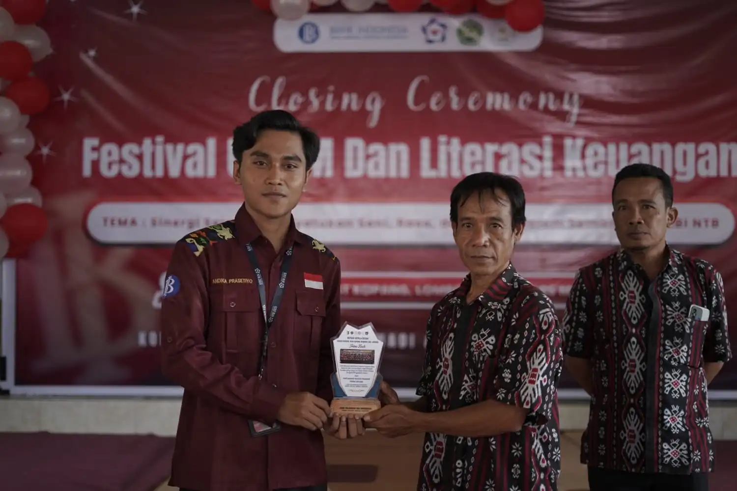 Plaque handover ceremony at the Bina Desa UMKM and Financial Literacy Festival in Kopang Rembiga